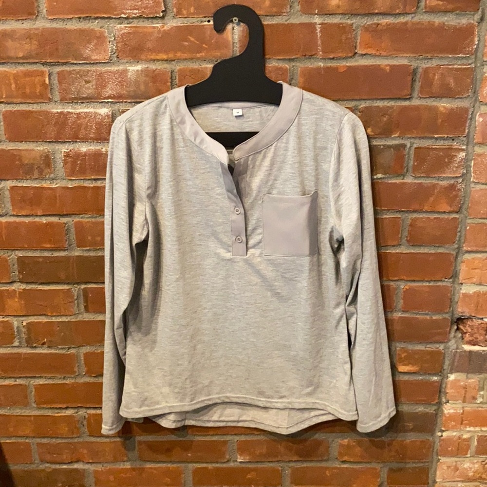 Heather Grey Long Sleeve Tee w/ Pocket Size Medium